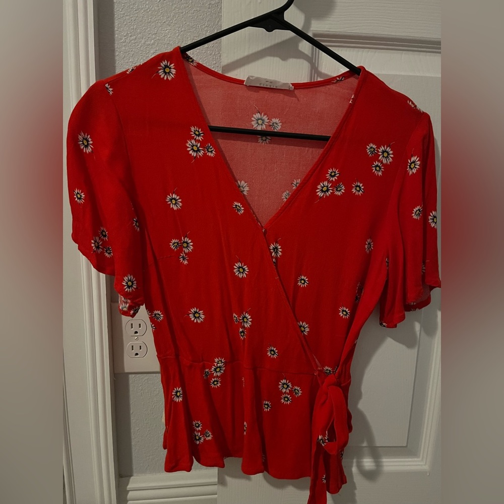 Red floral wrap top xs